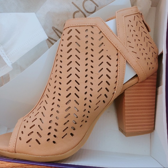 Top Moda Glenda Lasercut Peep Toe Bootie - Picture 6 of 7